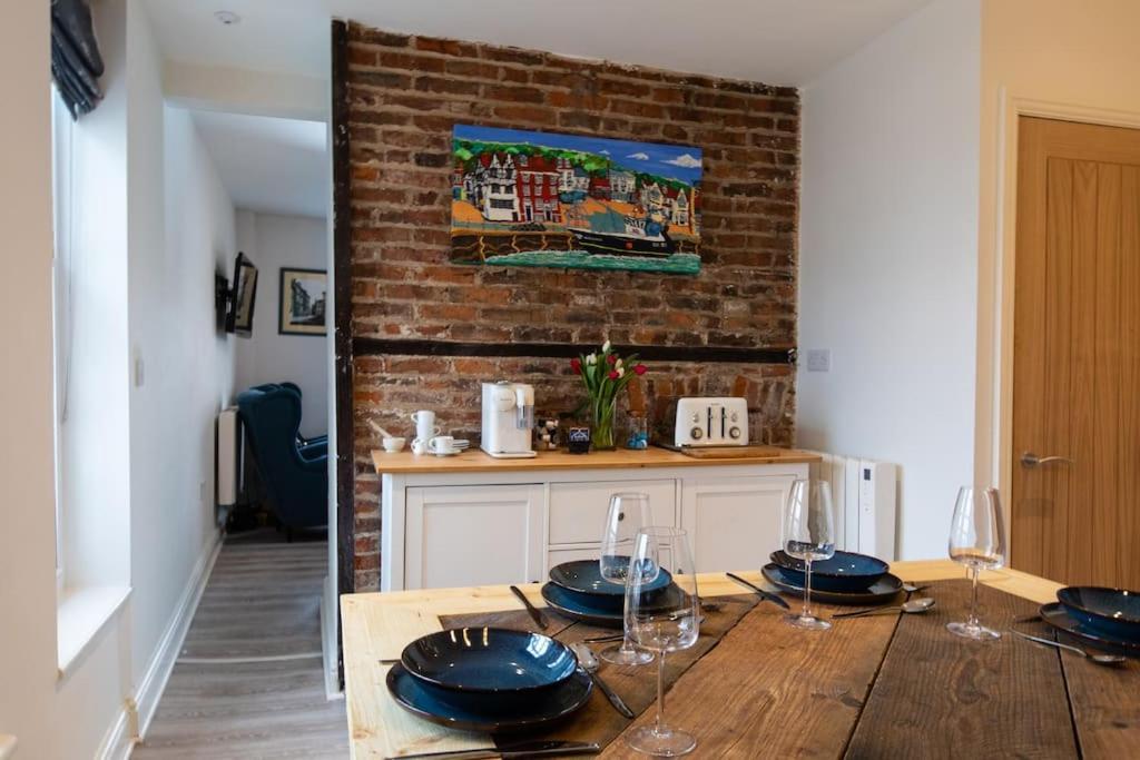 Herring Girl House - Harbourside Property, Sleeps 8 Scarborough Exterior photo