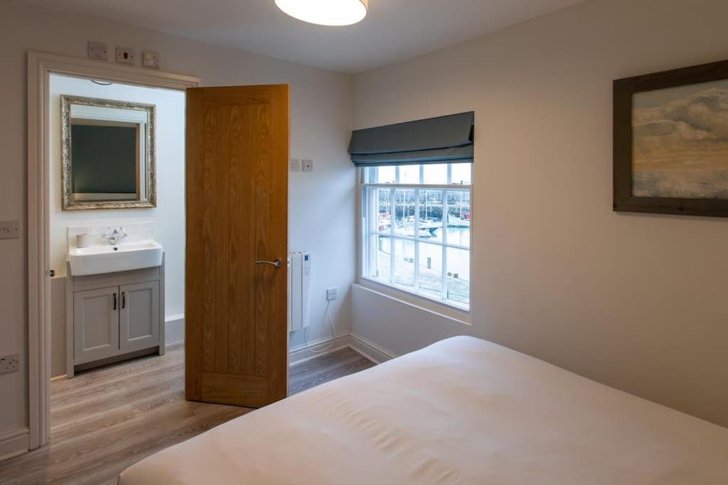 Herring Girl House - Harbourside Property, Sleeps 8 Scarborough Exterior photo
