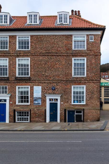 Herring Girl House - Harbourside Property, Sleeps 8 Scarborough Exterior photo