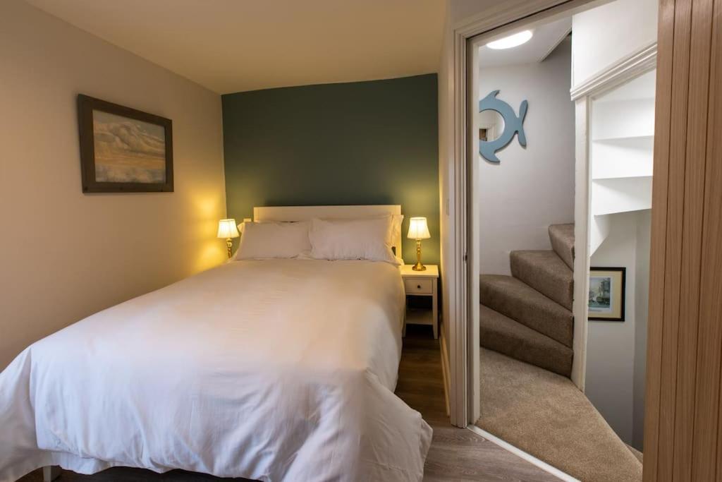 Herring Girl House - Harbourside Property, Sleeps 8 Scarborough Exterior photo