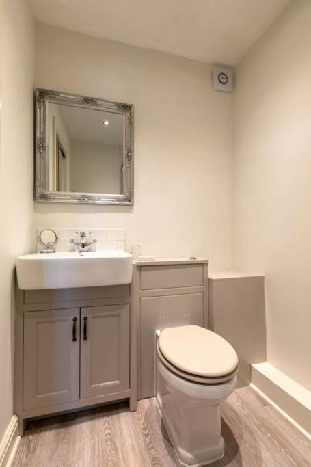 Herring Girl House - Harbourside Property, Sleeps 8 Scarborough Exterior photo